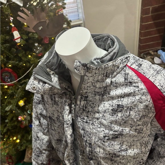 Stylish Gray and Pink Winter Jacket - Picture 4 of 8